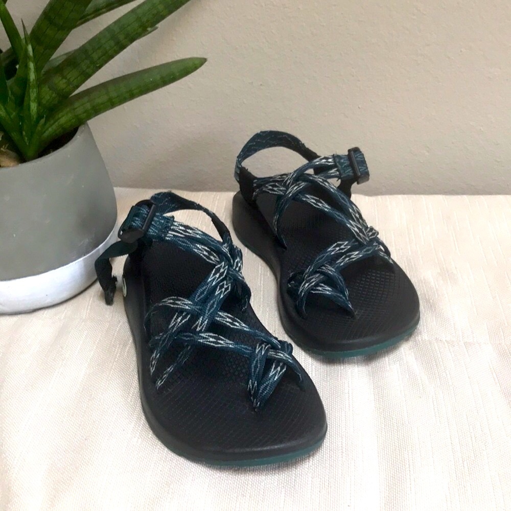 Chaco Teal pattern women’s 7 sandals shoes